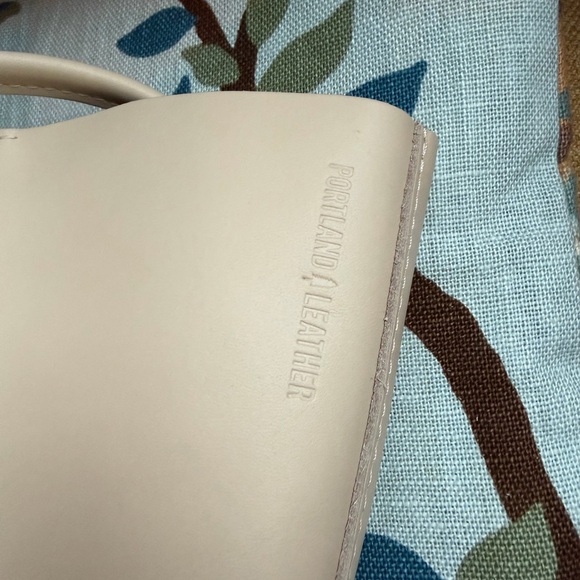 NWOT Portland Leather Large Devan - Picture 5 of 6